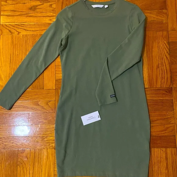 calvin klein green dress long sleeve Calvin Klein Chiffon-bell-sleeve Sheath Dress in Green
